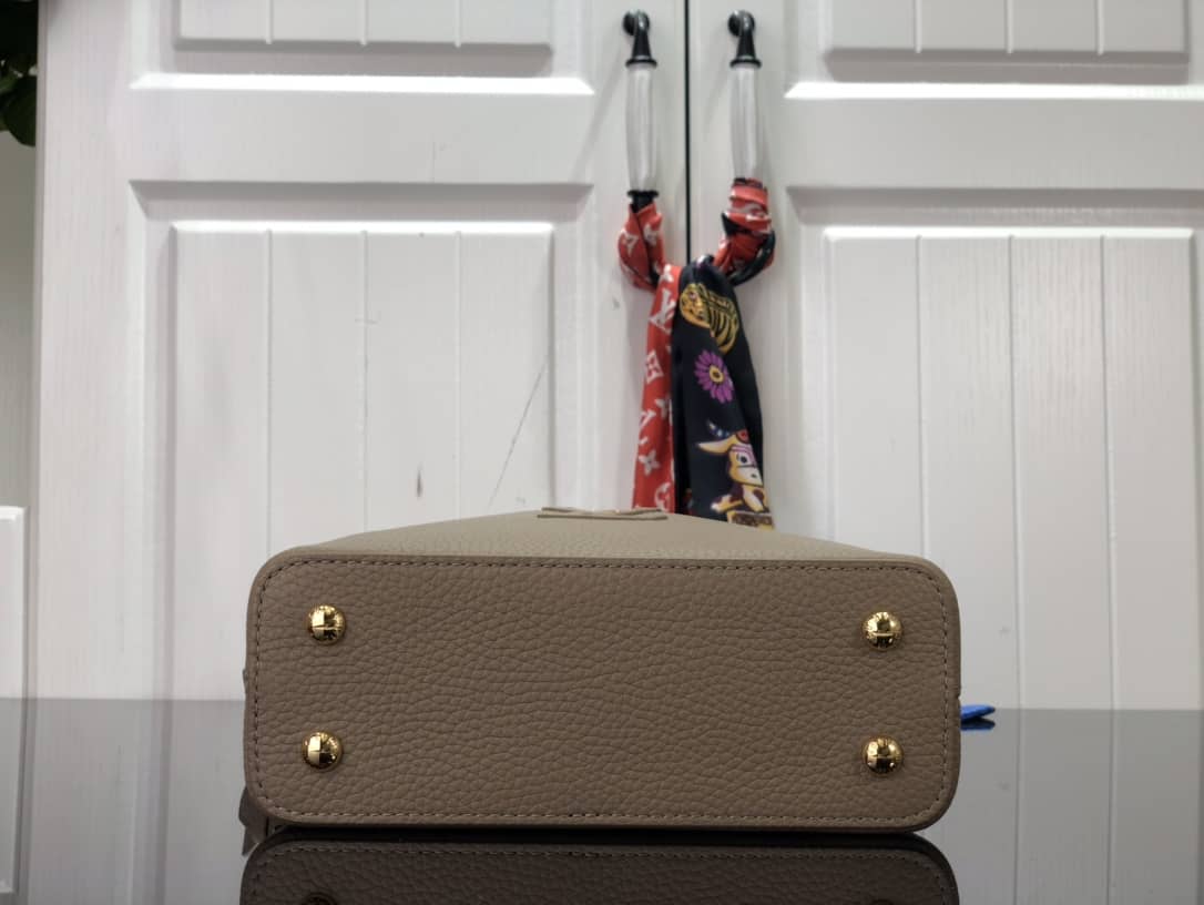 L0vis Vvtt0n Capucines Embroidery Replica Bag Gray M48865