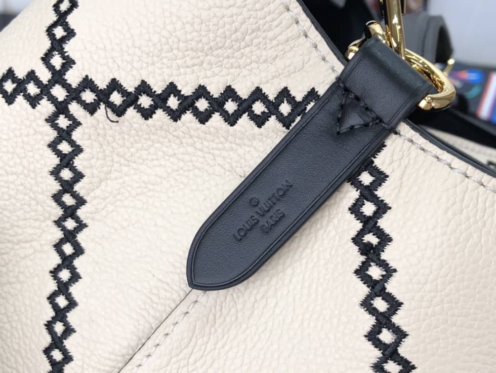 L0vis Vvtt0n NeoNoe MM White M46023 Replica Bucket Bag