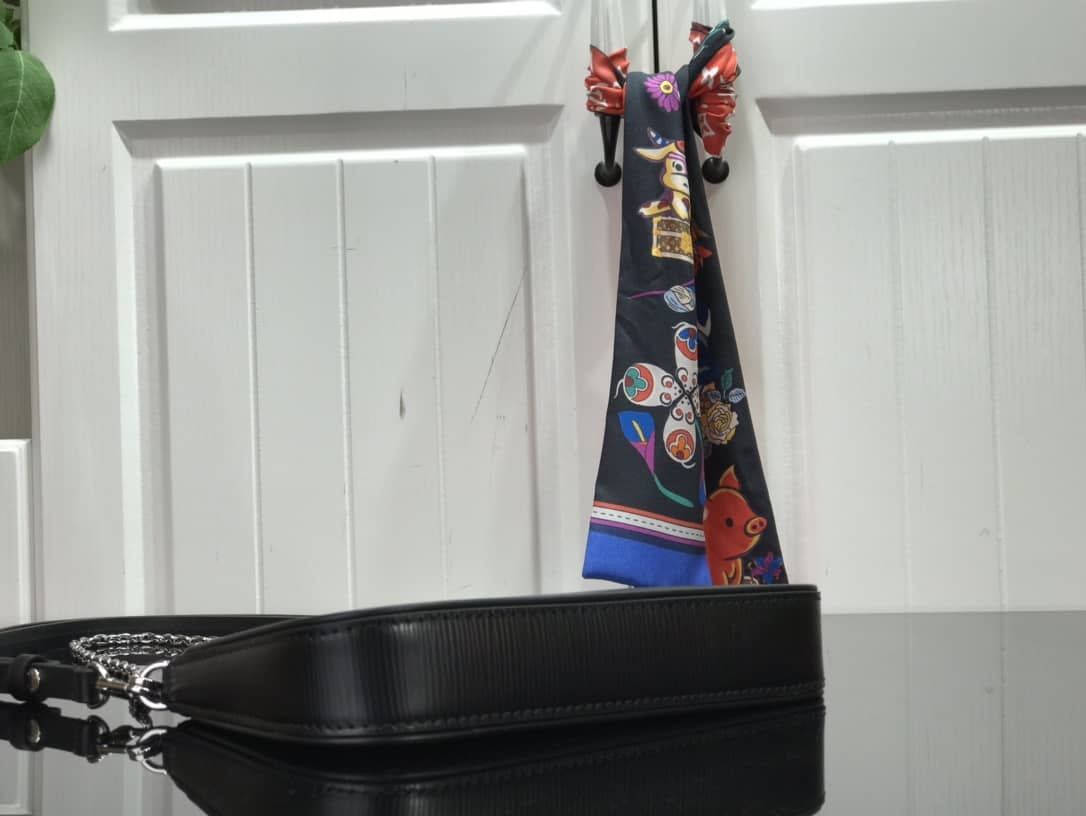 L0vis Vvtt0n Epi Easy Pouch On Strap Replica Bag Black M80471