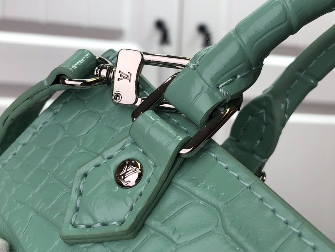 L0vis Vvtt0n Petit Sac Plat Flat Shoulder Bag Replica Green M80169