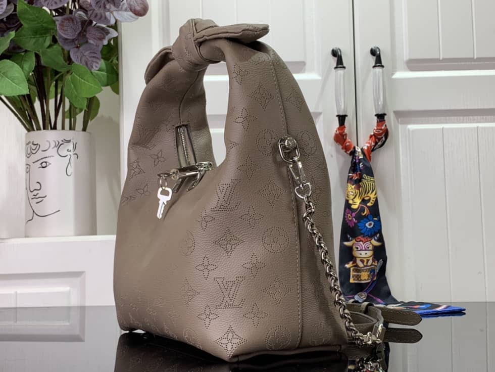 L0vis Vvtt0n Why Knot PM Mahina Leather M20701 Replica Hobo