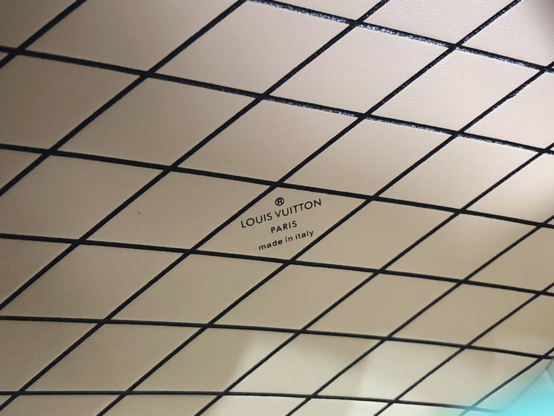 L0vis Vvtt0n Petite Boite Chapeau Crocodilien Brillant Replica Bag White N93597