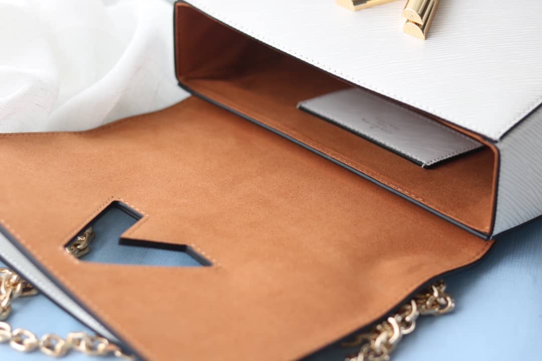 L0vis Vvtt0n Twist Bag White Replica M50281