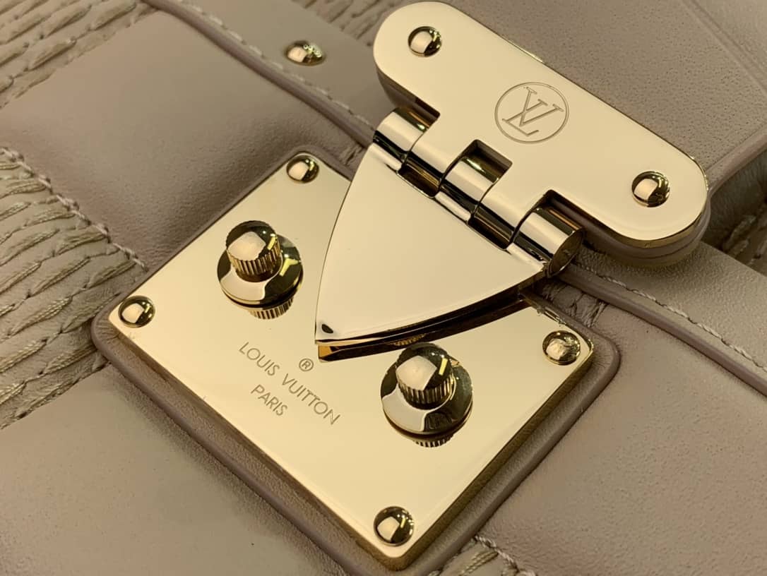 L0vis Vvtt0n Damier Quilt Lambskin Troca MM H27 Replica Bag Apricot M59114