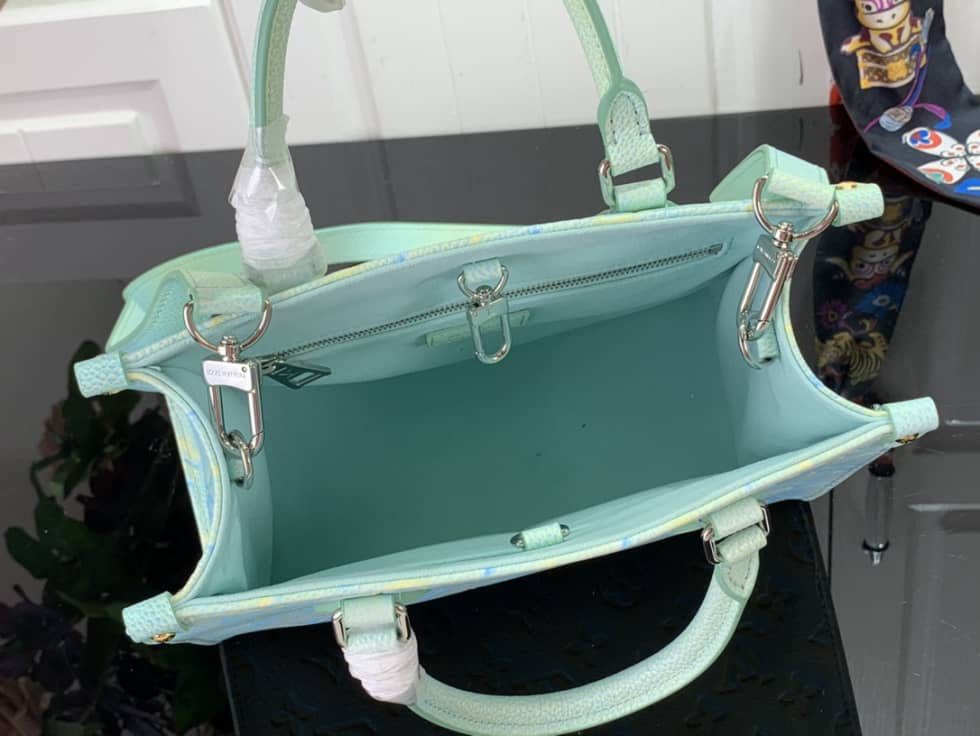 L0vis Vvtt0n Onthego PM Green M46067 Replica Tote