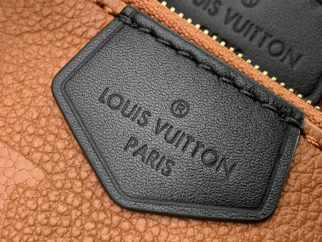 L0vis Vvtt0n Pochette Monogram Empreinte Cowhide Leather Replica Crossbody Bag M45777