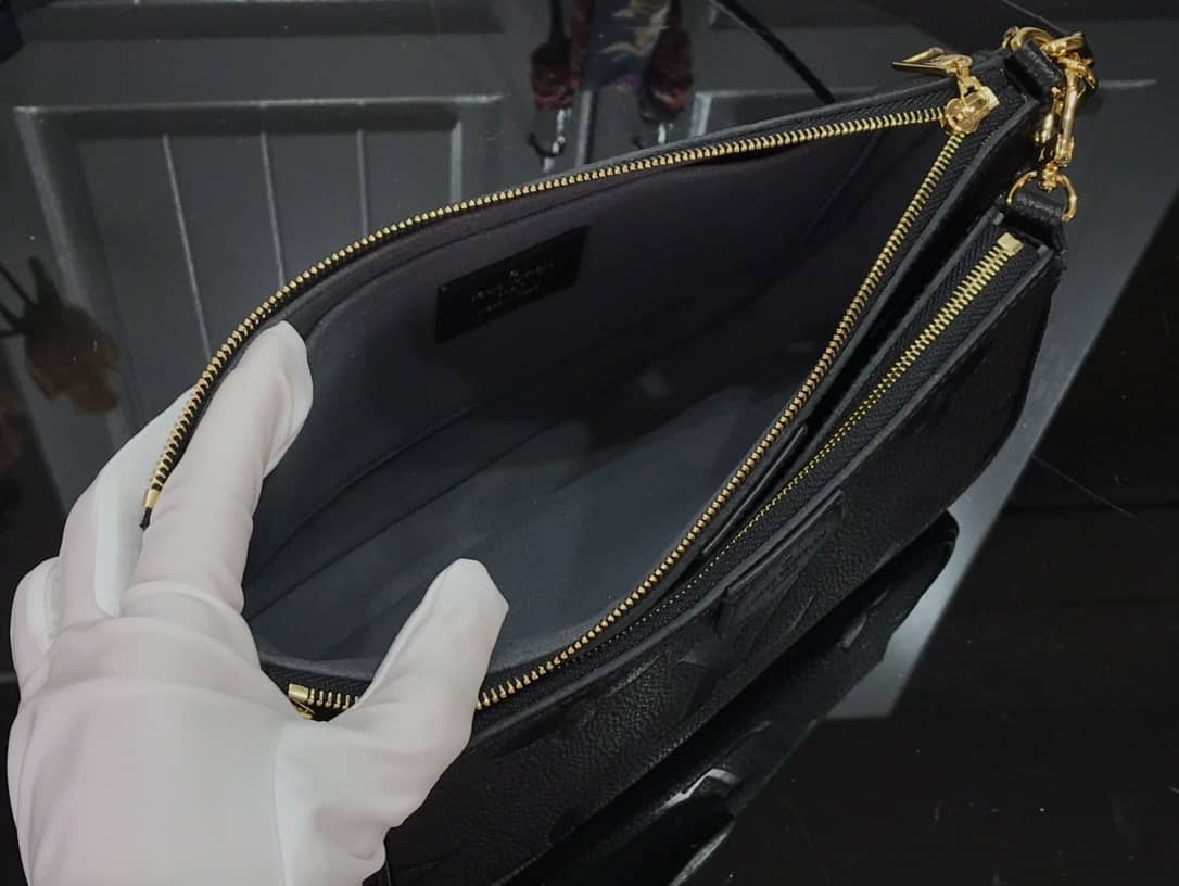 L0vis Vvtt0n Pochette Discovery Compact Replica Wallet Black M57630