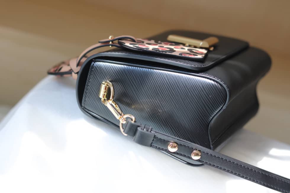 L0vis Vvtt0n Twist Leopard Handle Bag Epi Leather PM M50362 Replica Shoulder Bag