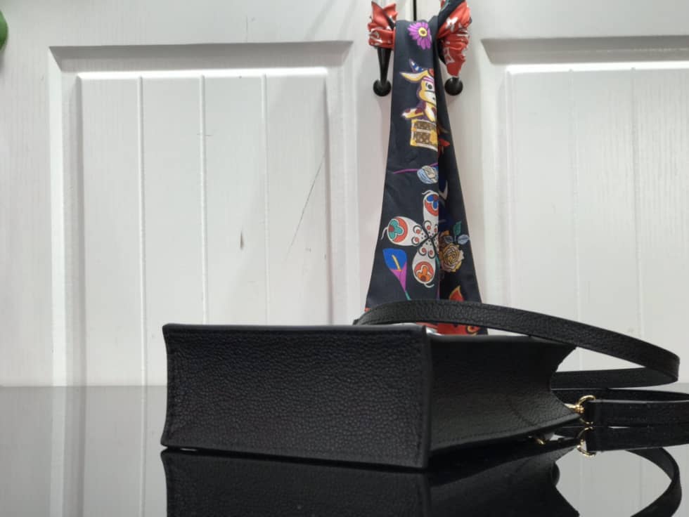 L0vis Vvtt0n Monogram Petit Sac Plat M69442 Replica Shoulder Bag