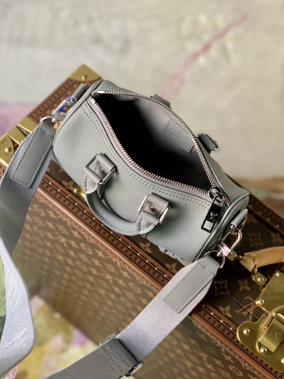 L0vis Vvtt0n Keepall XS Gery M81003 Replica Shoulder Bag