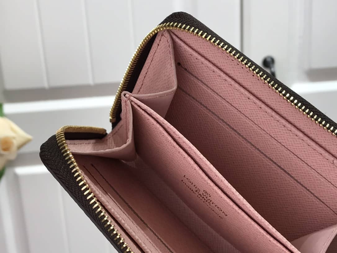 l0vis vvtt0n mini pochette accessoires u1u1enne christmas edition replica bag n60402