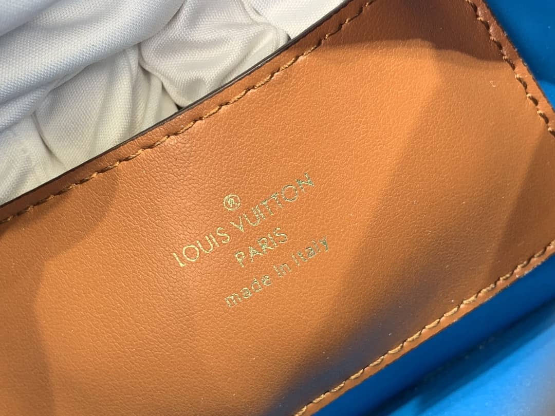 L0vis Vvtt0n Pont 9 Soft Calfskin Leather Red M55948 Replica Crossbody Bag