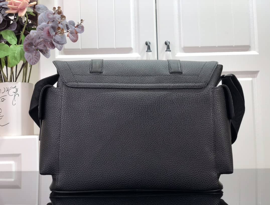 L0vis Vvtt0n Trunk Taurillon Leather Messenger Bag Replica Black M58494