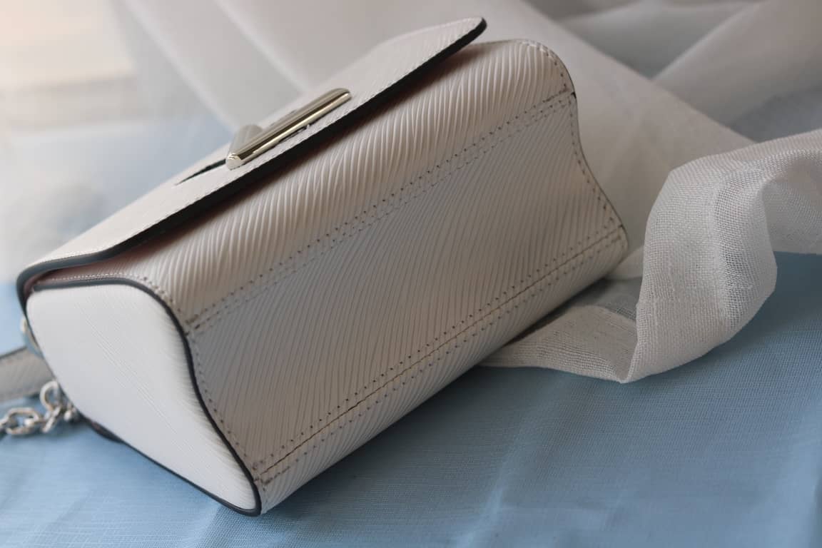 L0vis Vvtt0n Replica Twist MM Epi Leather Bag White