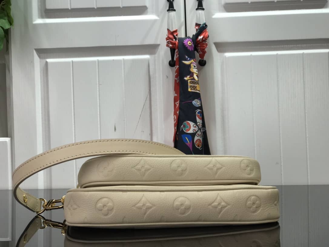 L0vis Vvtt0n Pochette Discovery Compact Replica Wallet White M57630