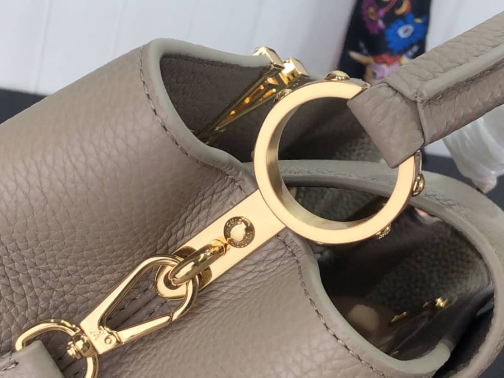 L0vis Vvtt0n Capucines MM Beige M59066 Replica Shoulder Bag