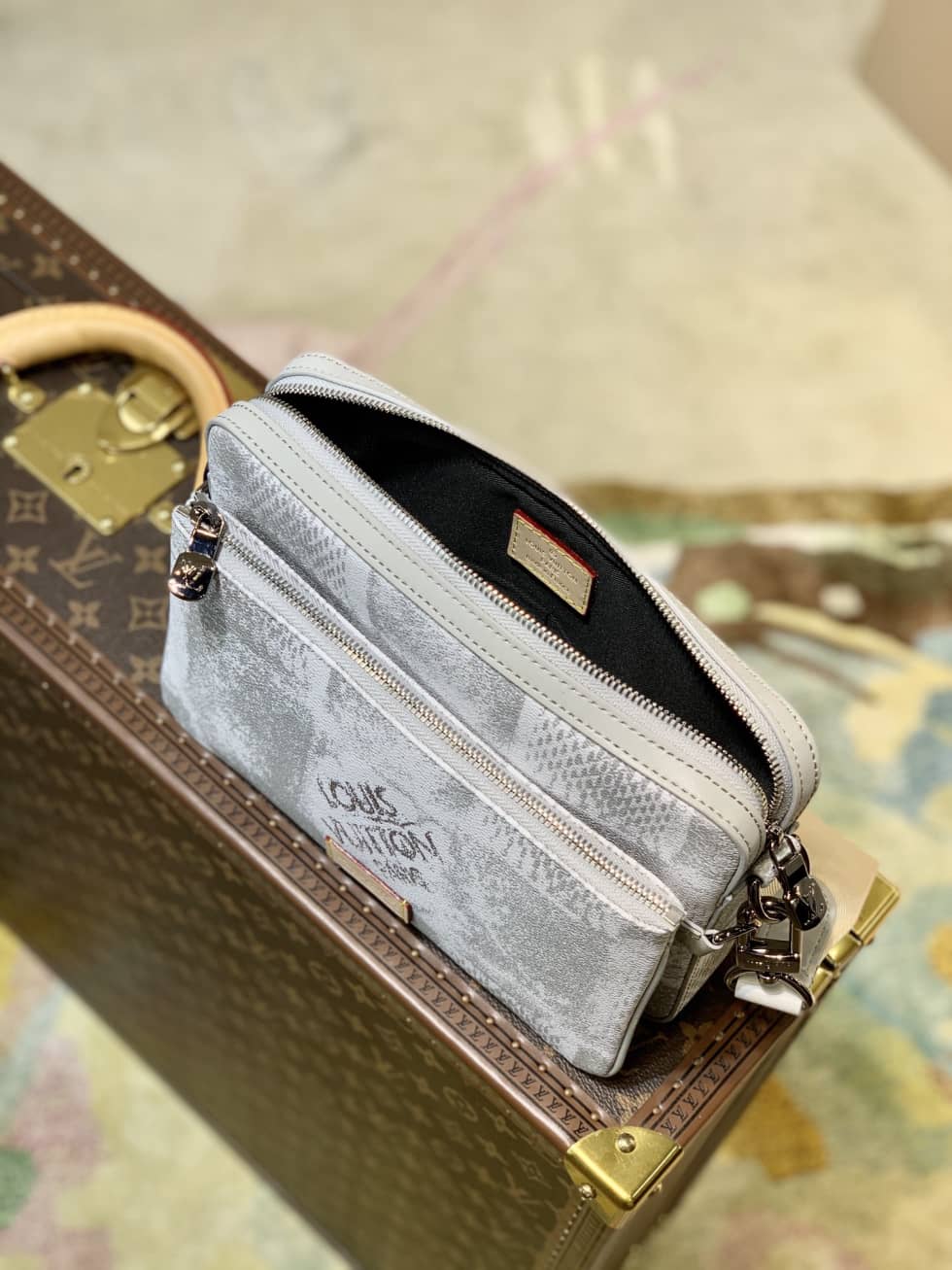 L0vis Vvtt0n Trio Damier Salt Stone Grey N50068 Replica Messenger Bag