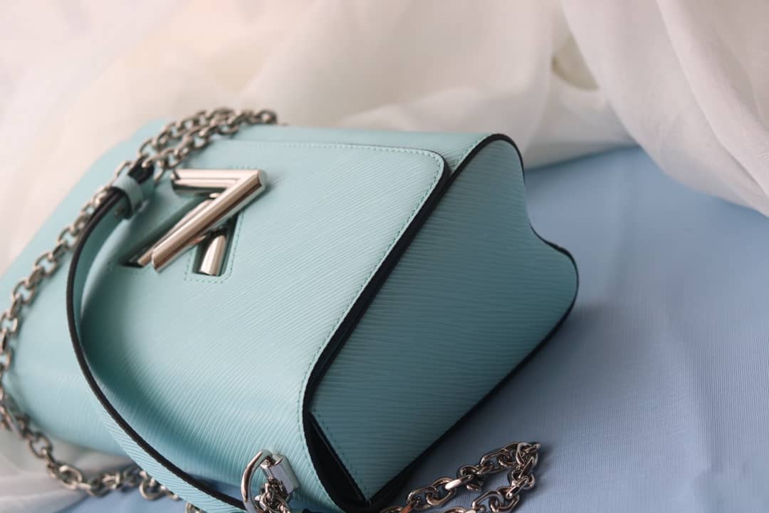 L0vis Vvtt0n Twist Bag Blue Replica M50281