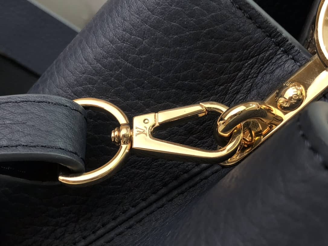 L0vis Vvtt0n Capucines Embroidery Replica Bag Blue M48865