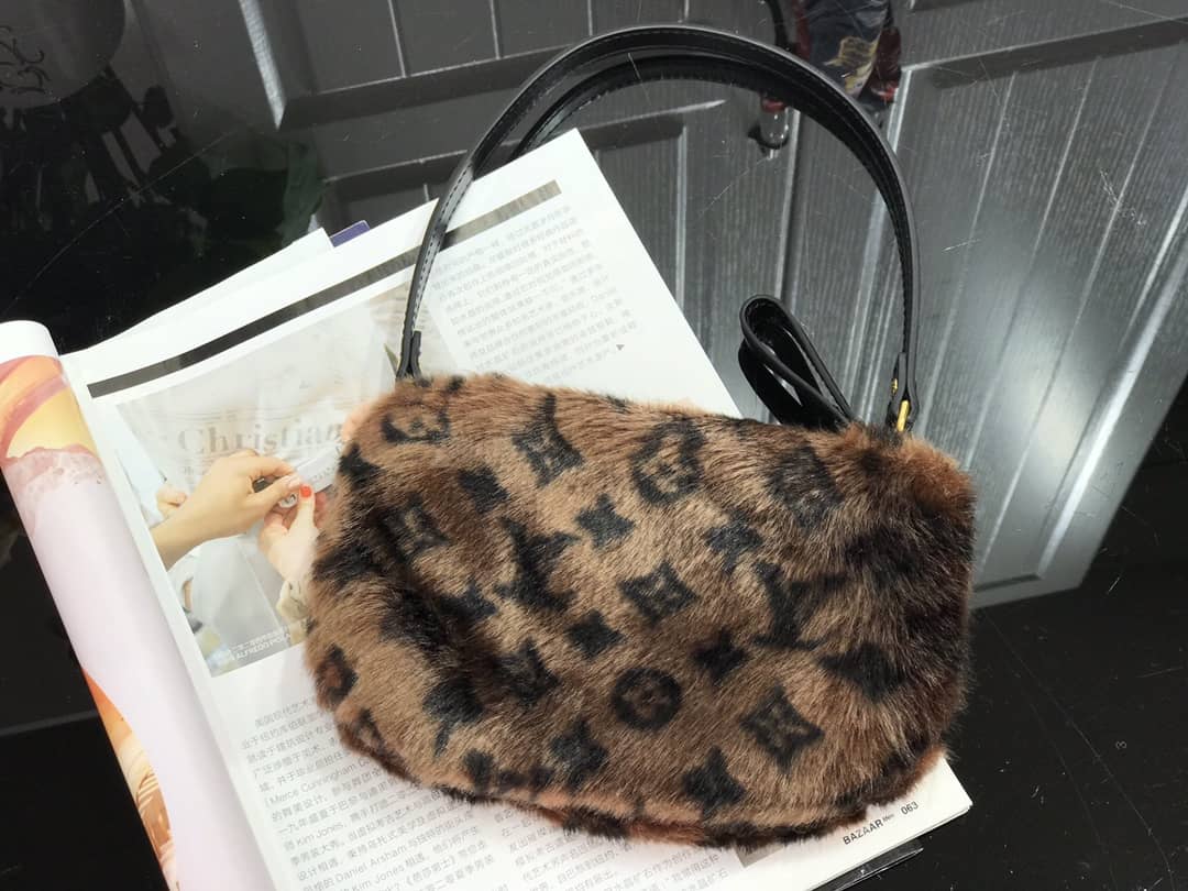 L0vis Vvtt0n Mink Monogram Vision Milla PM Replica Pochette