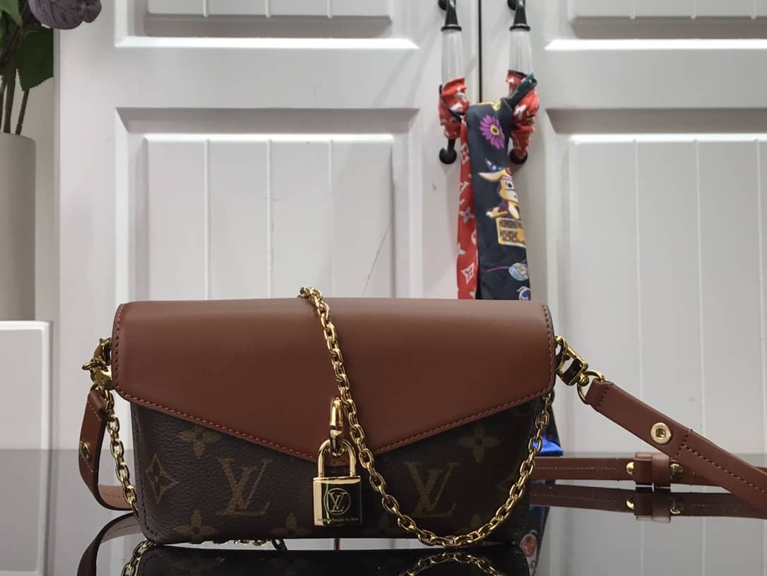 L0vis Vvtt0n Padlock On Strap Monogram Replica Shoulder Bag Brown M80559