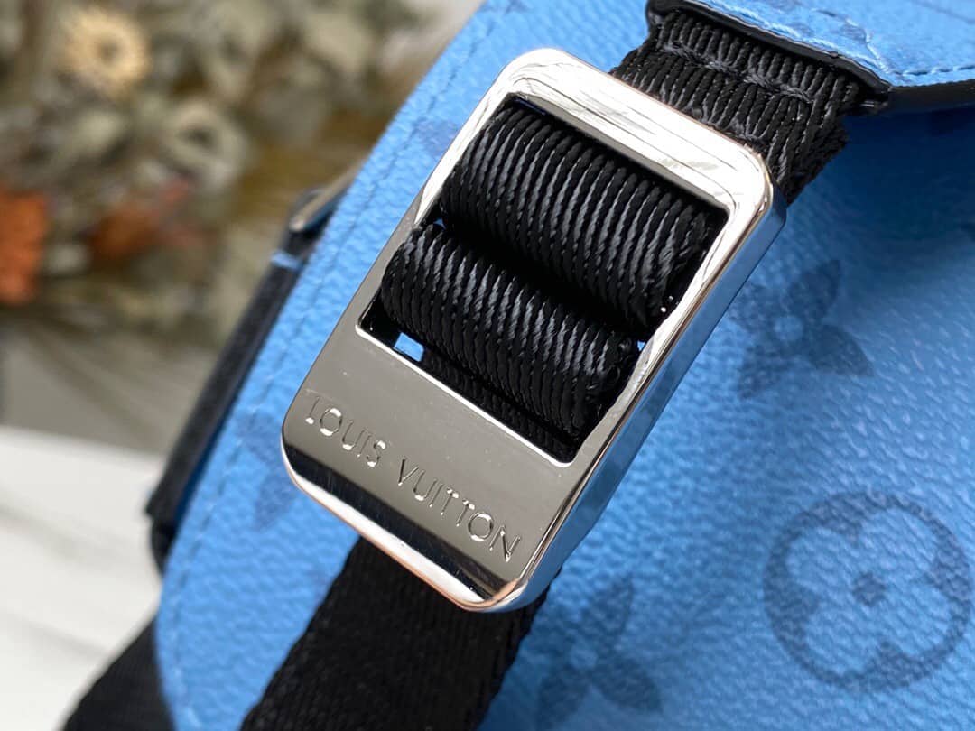 L0vis Vvtt0n Monogram Flap Leather Small Messenger Bag Replica Blue M30745