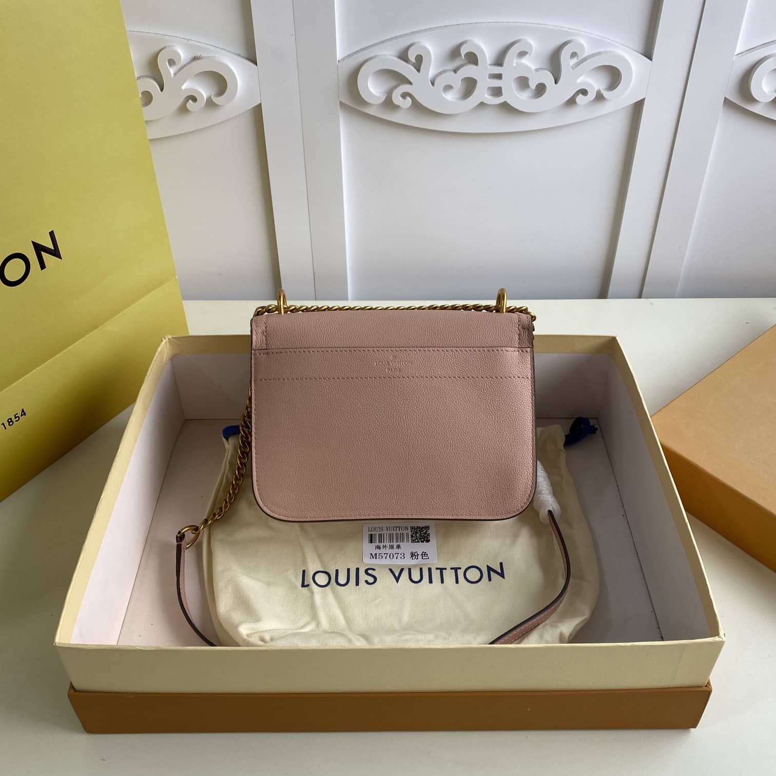 L0vis Vvtt0n Lockme Chain PM Replica Bag Pink M57073