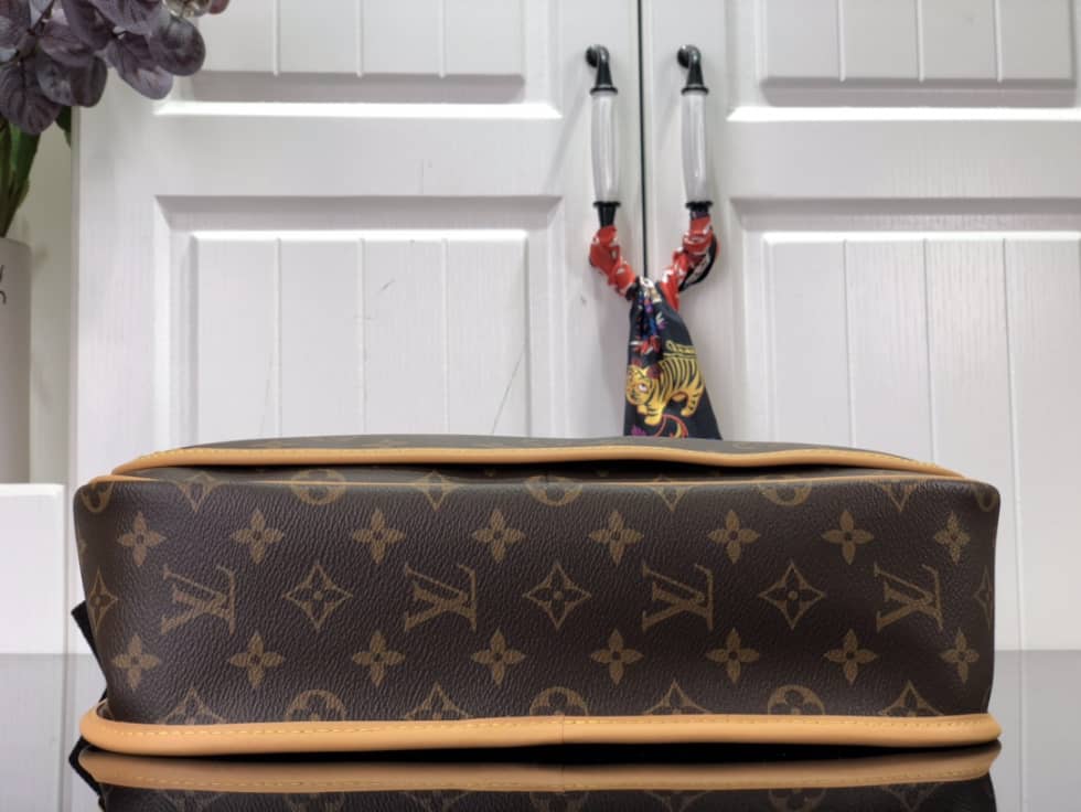 L0vis Vvtt0n Monogram Messenger Bosphore GM M40105 Replica Shoulder Bag