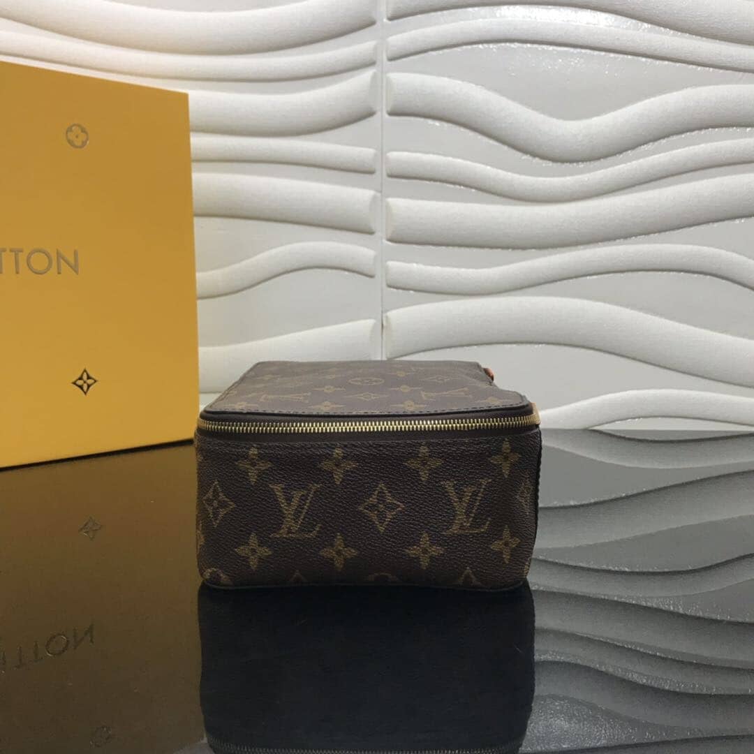 L0vis Vvtt0n Monogram Packing Cube PM Replica