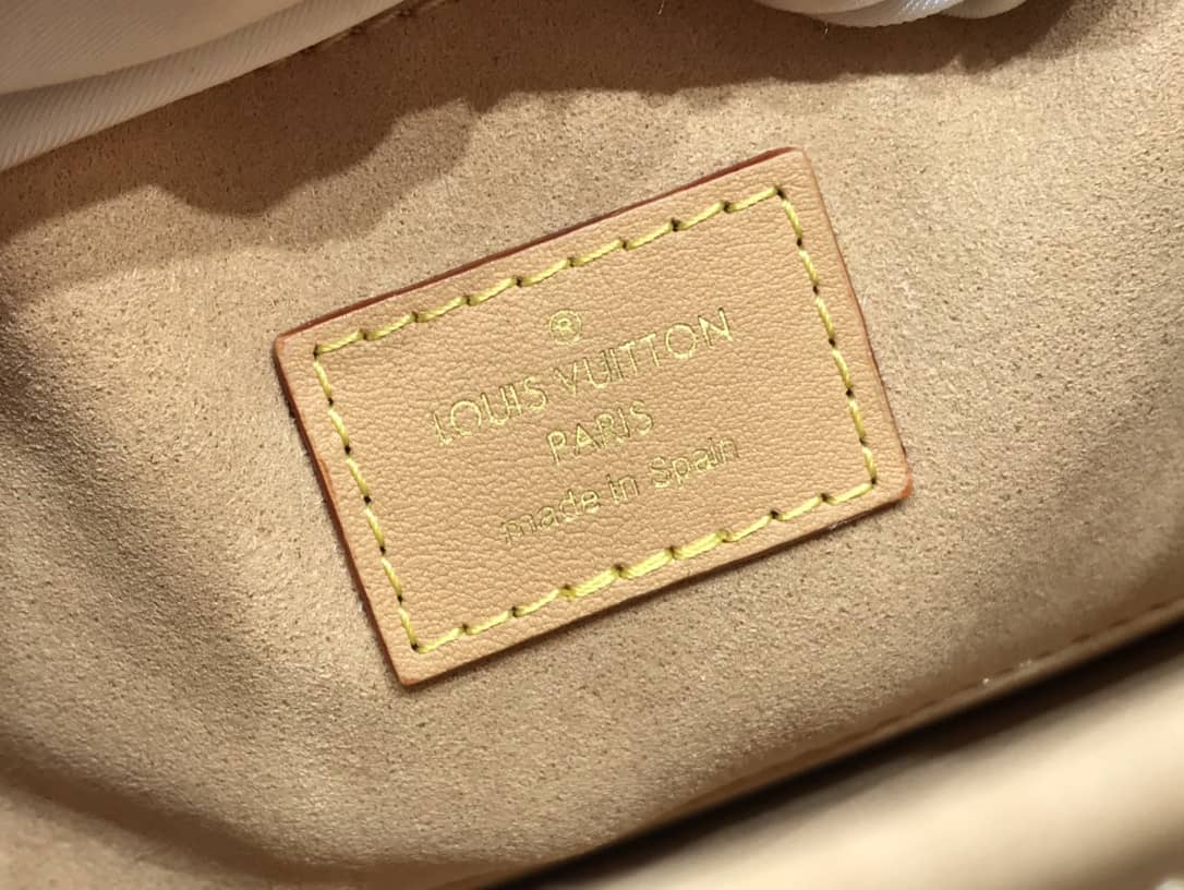 L0vis Vvtt0n Since 1854 Dauphine MM Replica Bag M57499