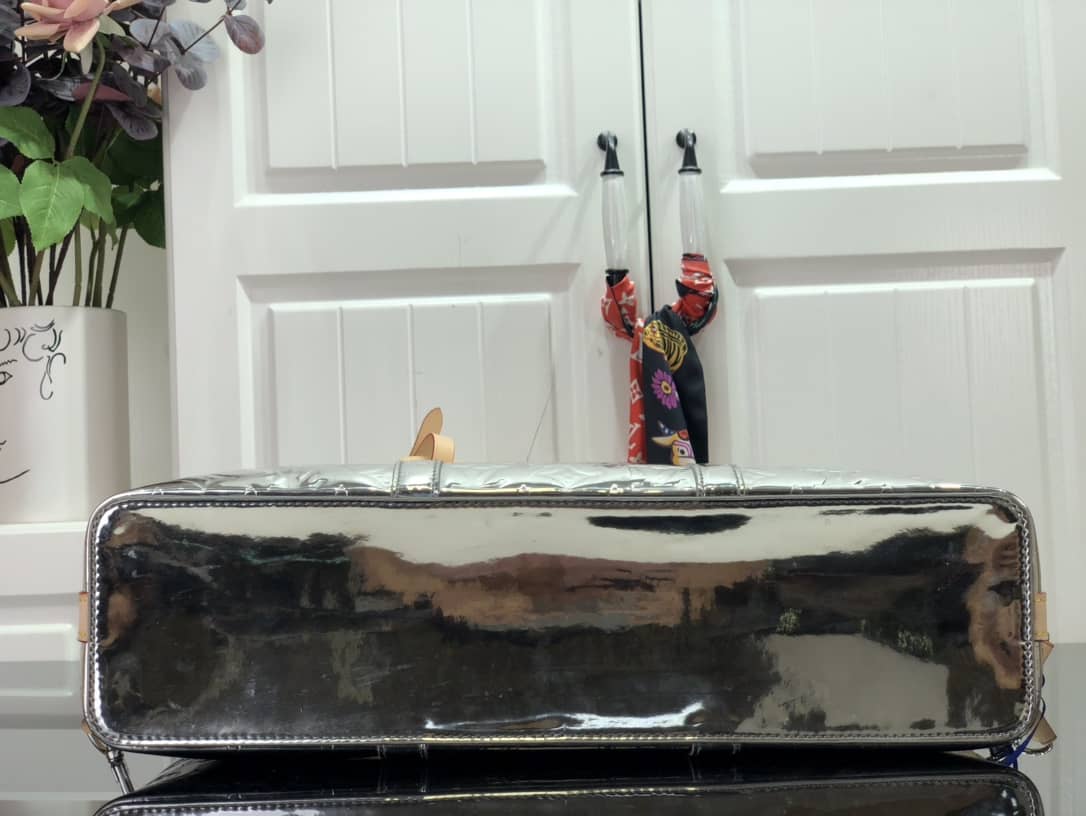 L0vis Vvtt0n Monogram Mirror Coated Canvas Neo Porte Documents Voyage Replica M58755