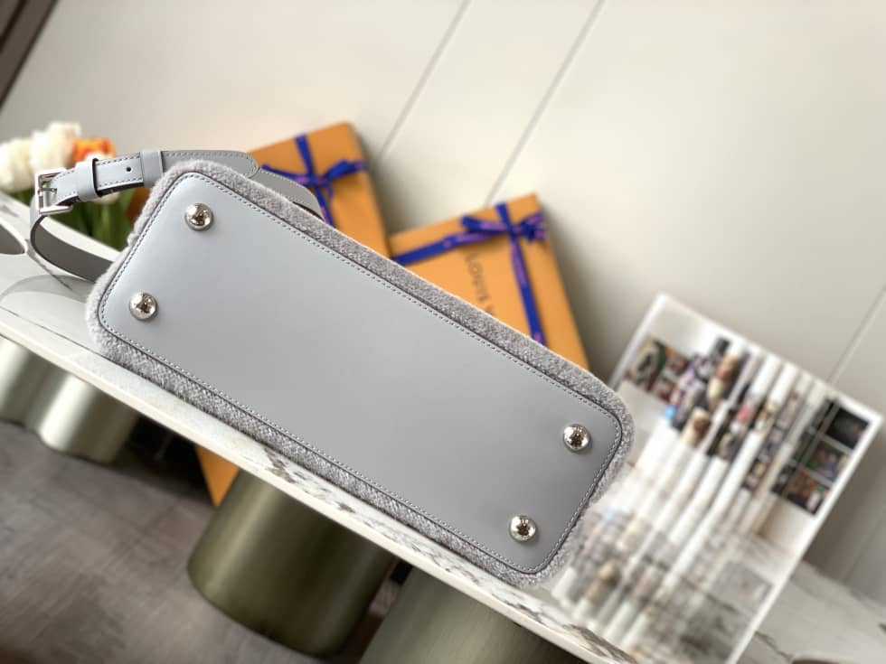 L0vis Vvtt0n Capucines MM 2way Hand Magnolia M42258 Replica Crossbody Bag