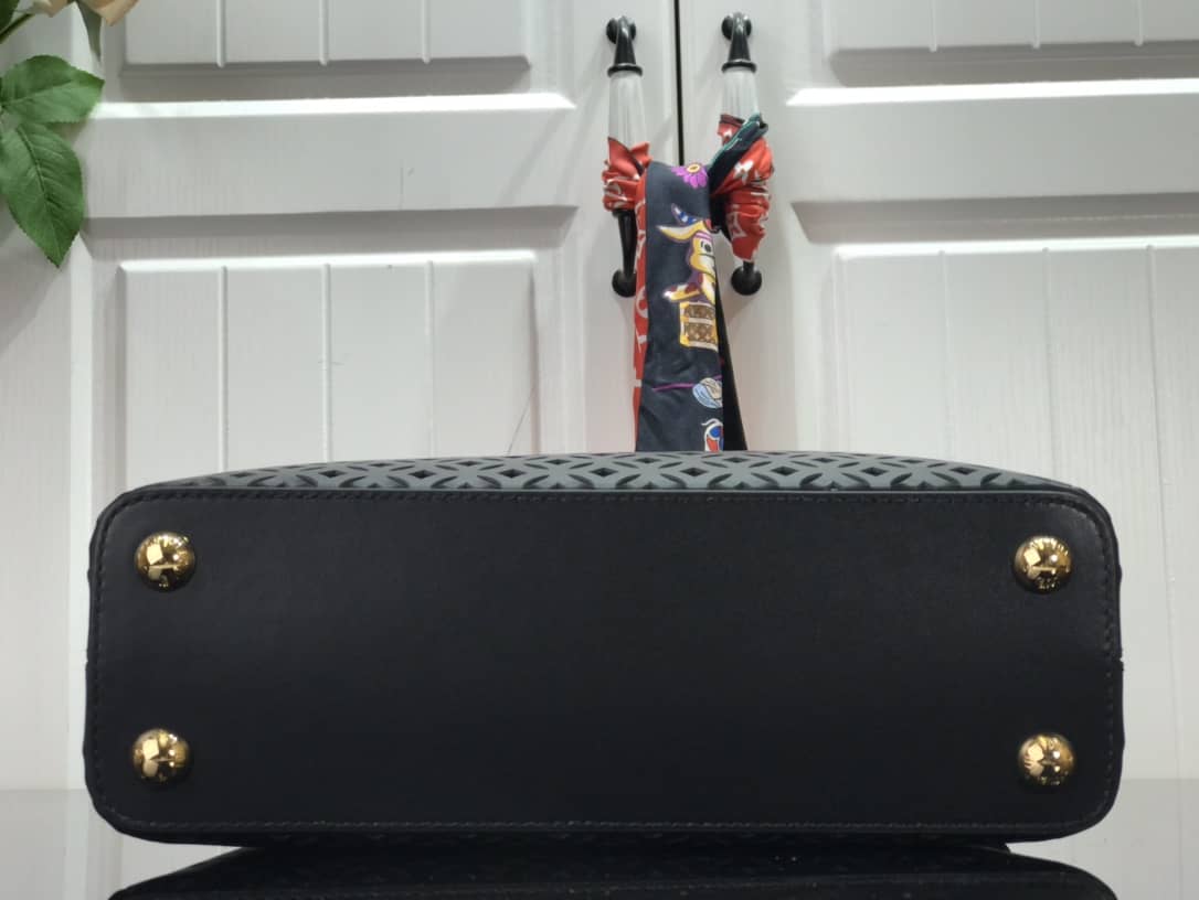 L0vis Vvtt0n Capucines BB Cutout Leather Bag Replica Black M57228