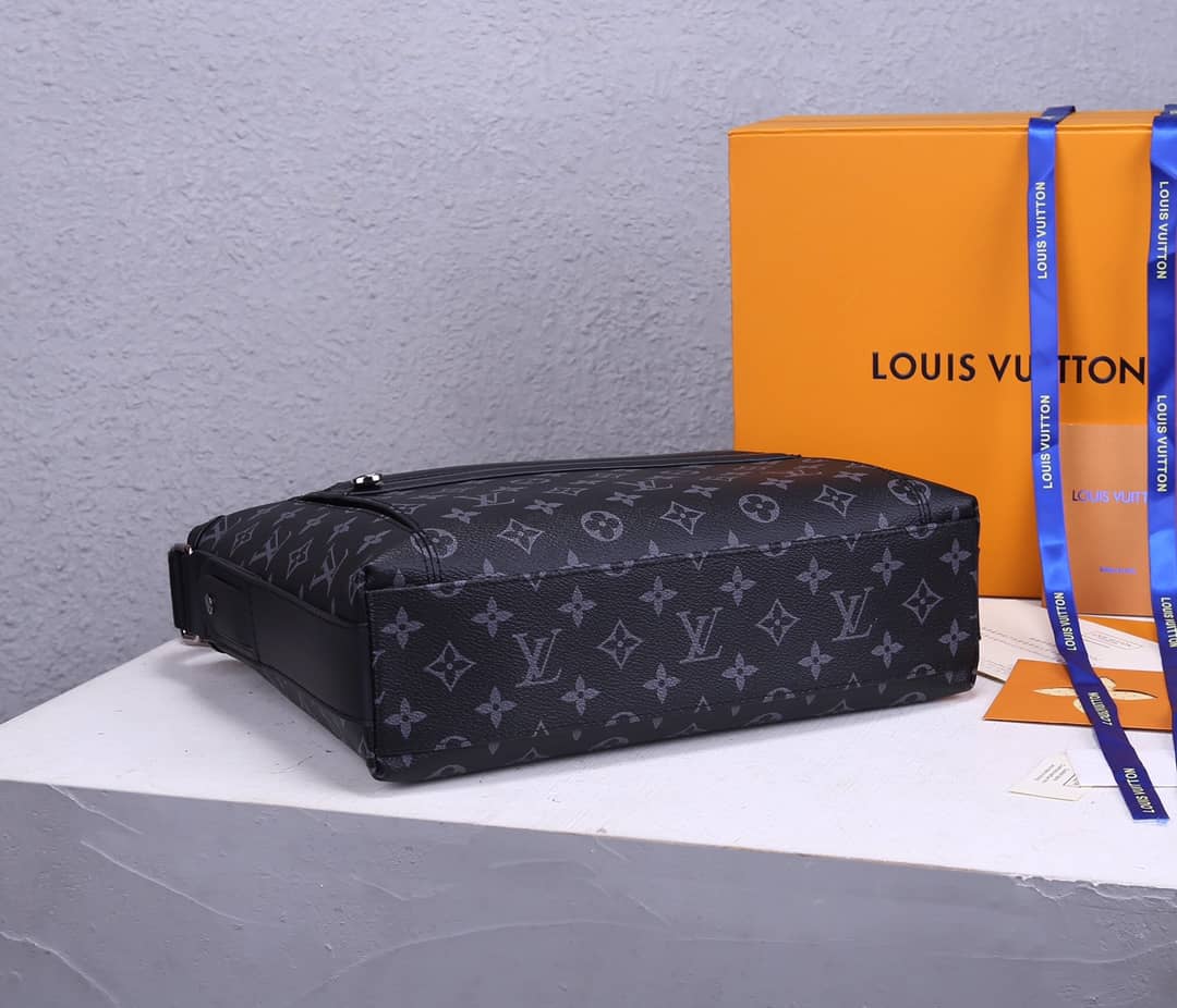 L0vis Vvtt0n Odyssey PM Messenger Bag Replica Black M44223