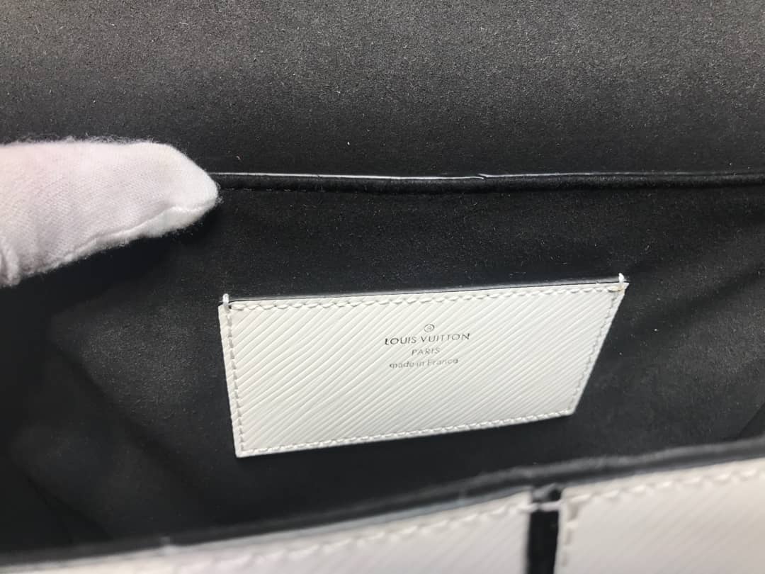 L0vis Vvtt0n AAA Replica Chain Shoulder Bag White