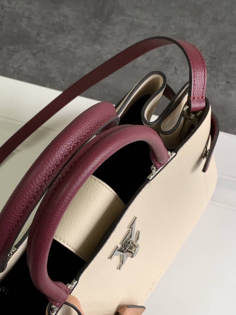 L0vis Vvtt0n Lockme Day 2Way Bag Replica M53647