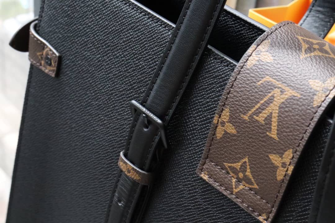 L0vis Vvtt0n Retro Wearable Mens Shopping Bag Replica M30725