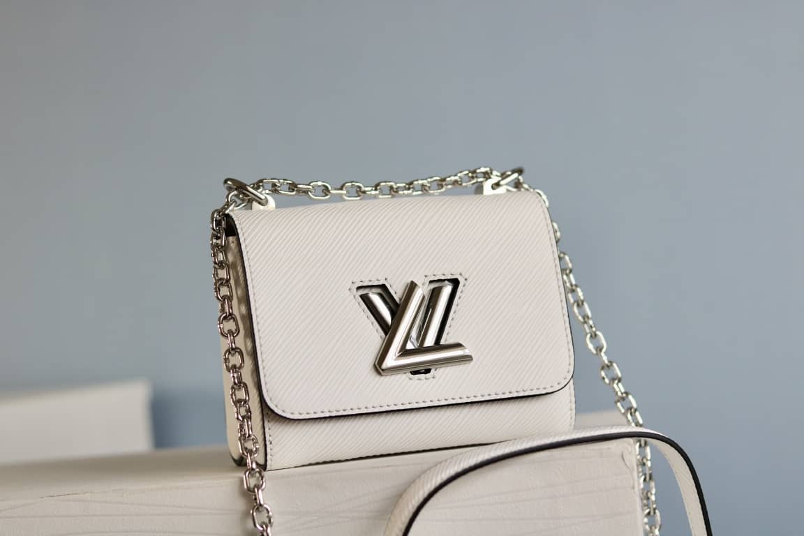L0vis Vvtt0n Replica Twist MM Epi Leather Bag White