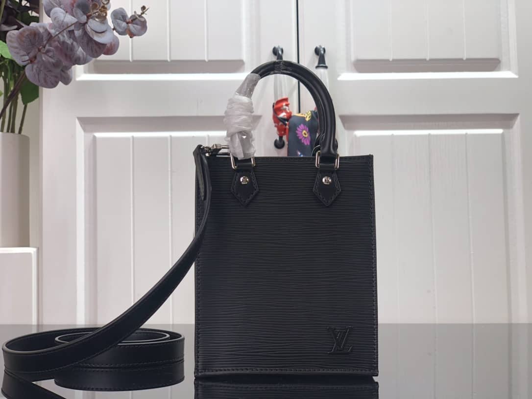 L0vis Vvtt0n Petit Sac Plat Flat Shoulder Bag Replica Black M80169