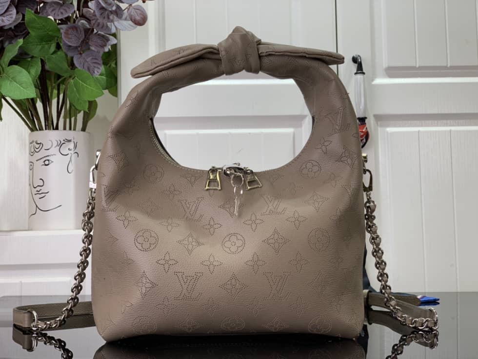 L0vis Vvtt0n Why Knot PM Mahina Leather M20701 Replica Hobo