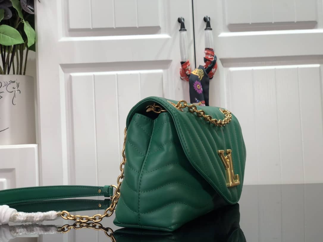 L0vis Vvtt0n New Wave Chain Replica Bag H24 Green M58552