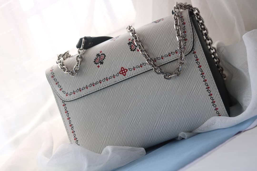 L0vis Vvtt0n Textured Epi Leather Twist Series Bag White