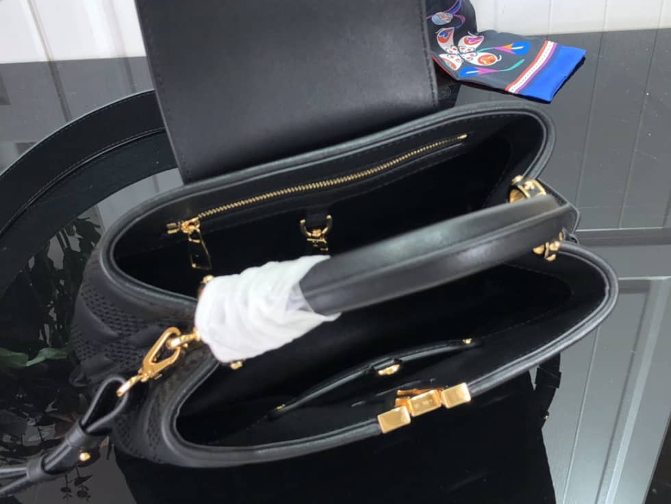 L0vis Vvtt0n Capucines BB Black M59225 Replica Shoulder Bag