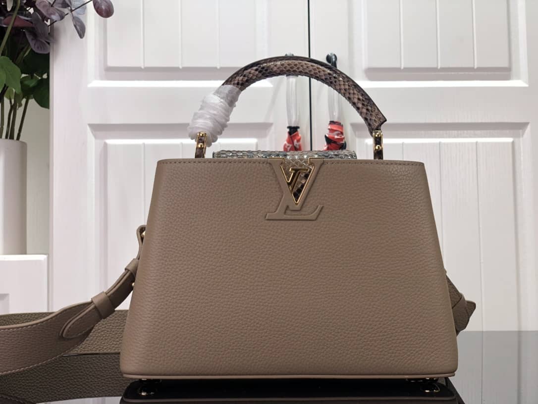 L0vis Vvtt0n Capucines Embroidery Replica Bag Gray M48865