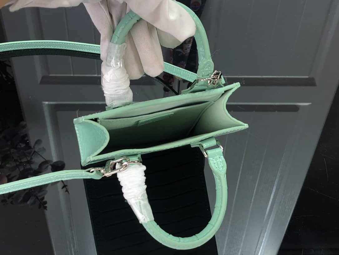 L0vis Vvtt0n Petit Sac Plat Flat Shoulder Bag Replica Green M80169