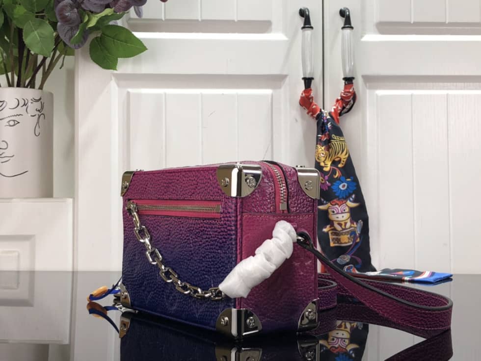 L0vis Vvtt0n Mini Soft Trunk Taurillon Blue/Pink M81219 Replica Shoulder Bag