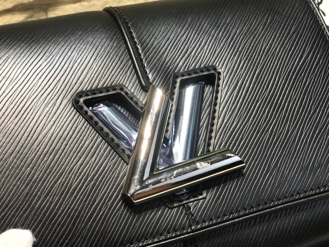 L0vis Vvtt0n Replica Bags Twist PM Epi Leather Replicas Handbag Black(ColaReps)