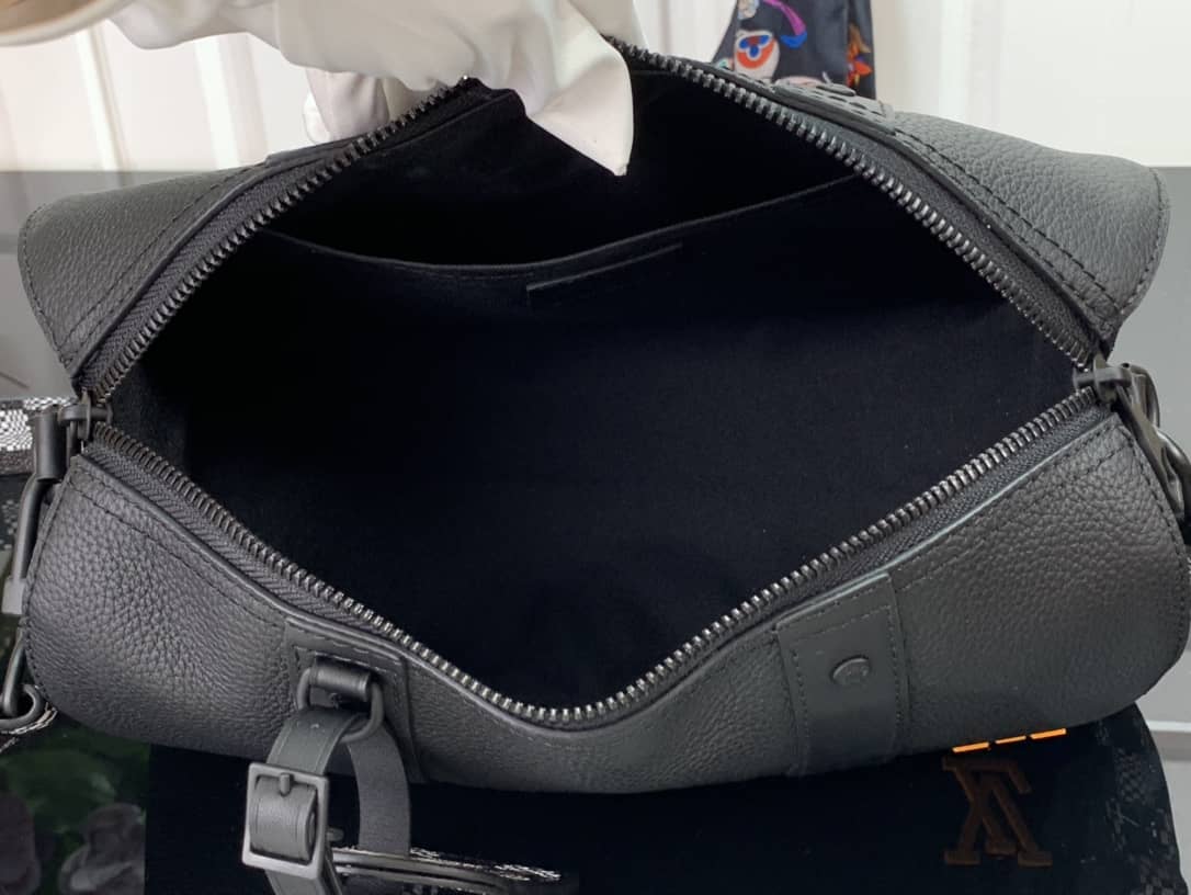 Top Quality AAA+ LV Leather Duffle Bag Black