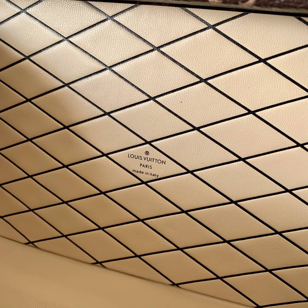 L0vis Vvtt0n Monogram Canvas Petite Malle Replica Bag M52737