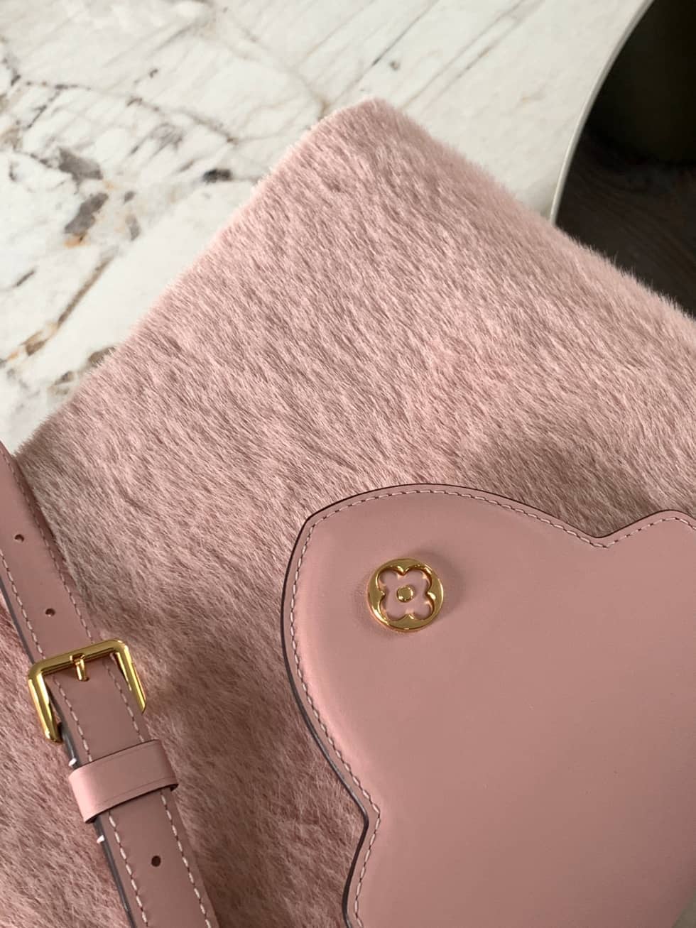 L0vis Vvtt0n Capucines MM 2way Hand Pink M42258 Replica Crossbody Bag